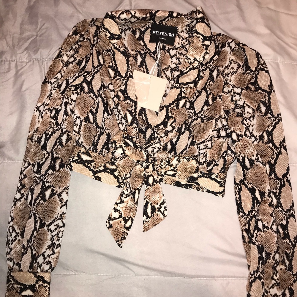 Kittenish collared long sleeve